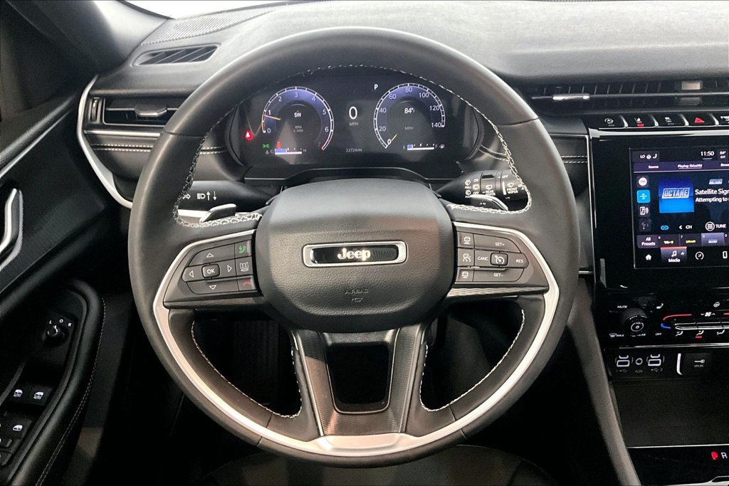 Used 2023 Jeep Grand Cherokee Altitude AWD/4WD image 5