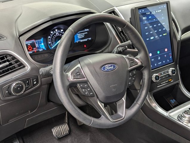 Certified 2024 Ford Edge Titanium AWD/4WD image 8