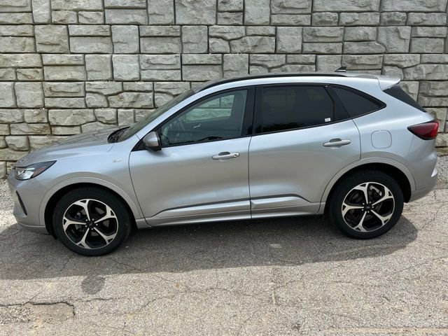 Certified 2023 Ford Escape ST-Line Select w/ Tech Pack #2 AWD/4WD image 3