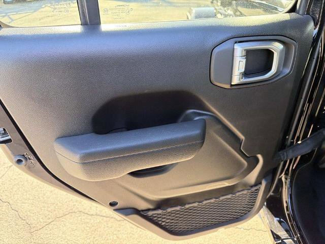 Used 2024 Jeep Wrangler Unlimited image 12