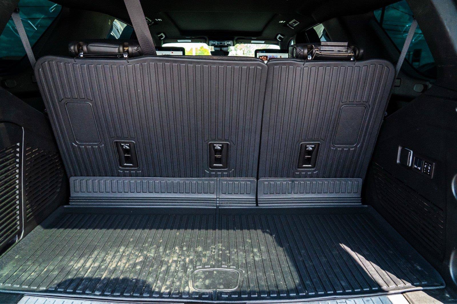 Used 2024 GMC Yukon Denali w/ Advanced Technology Package AWD/4WD image 28