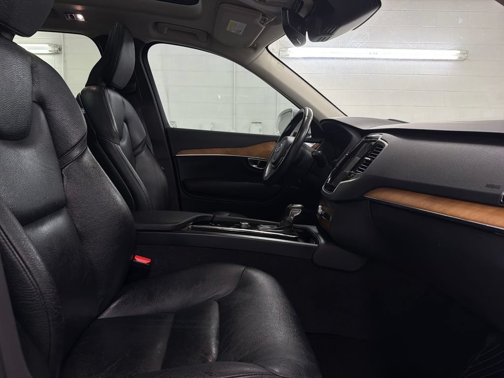Used 2022 Volvo XC90 T6 Momentum w/ Advanced Package AWD/4WD image 30