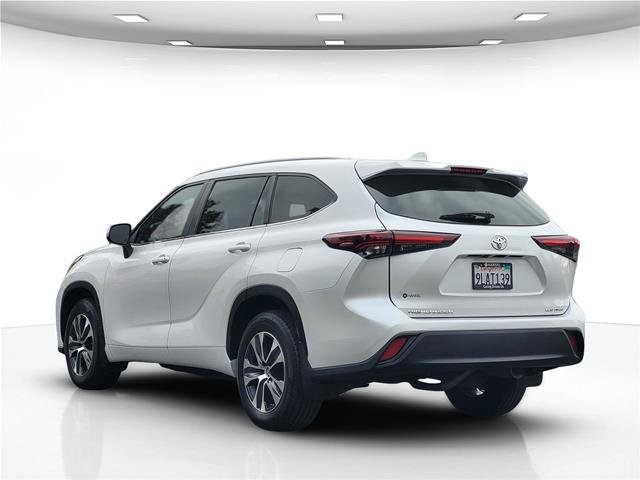 Used 2024 Toyota Highlander XLE AWD/4WD image 8