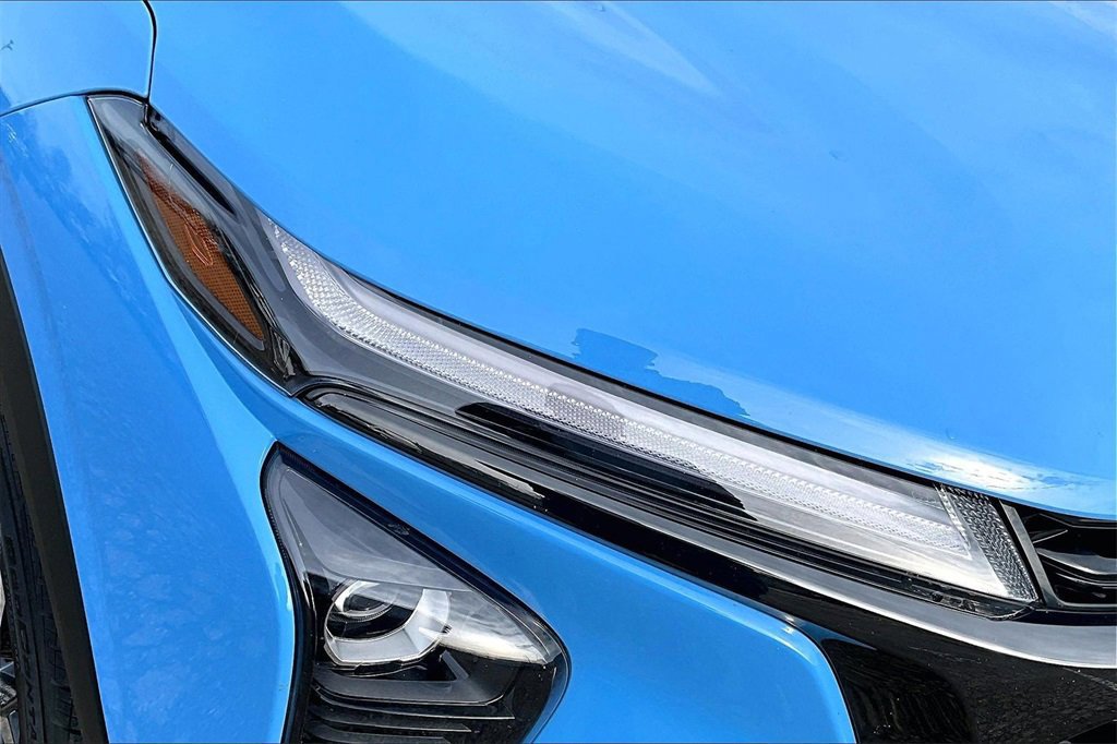 Used 2024 Chevrolet Trax RS w/ Driver Confidence Package image 29