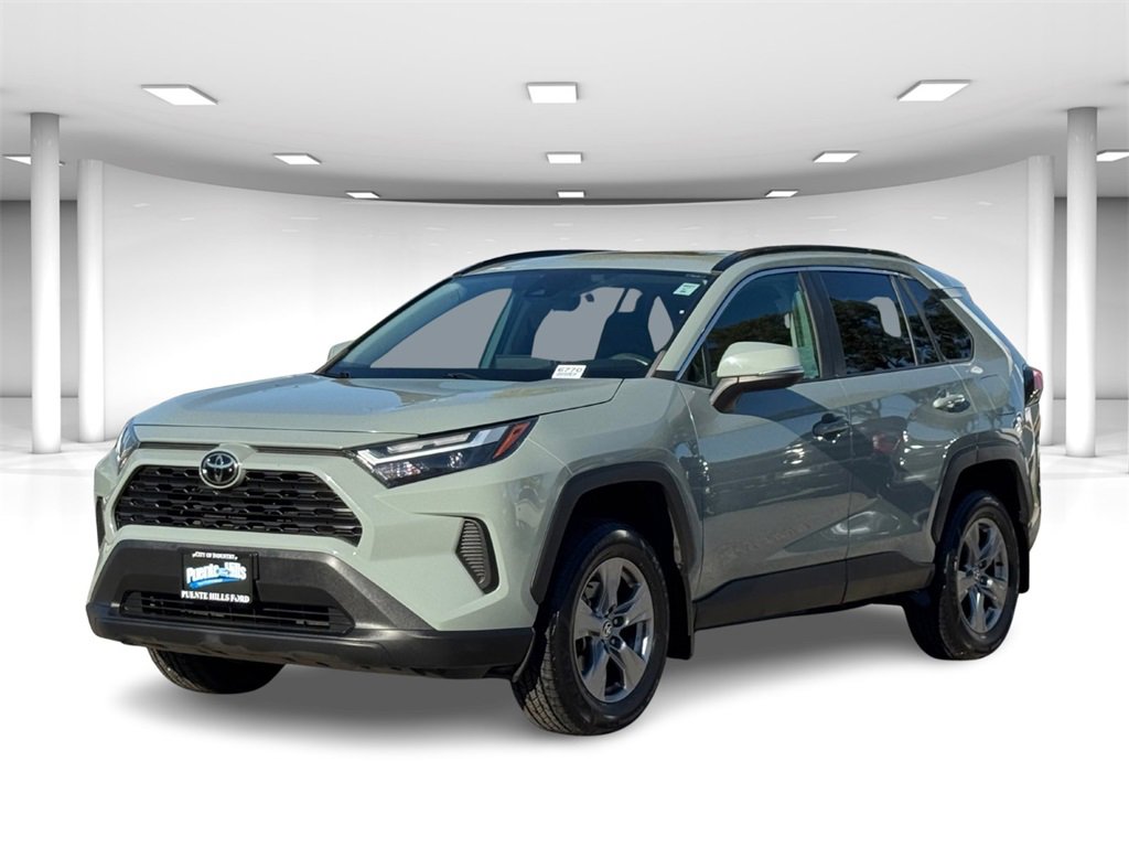Used 2022 Toyota RAV4 XLE image 2