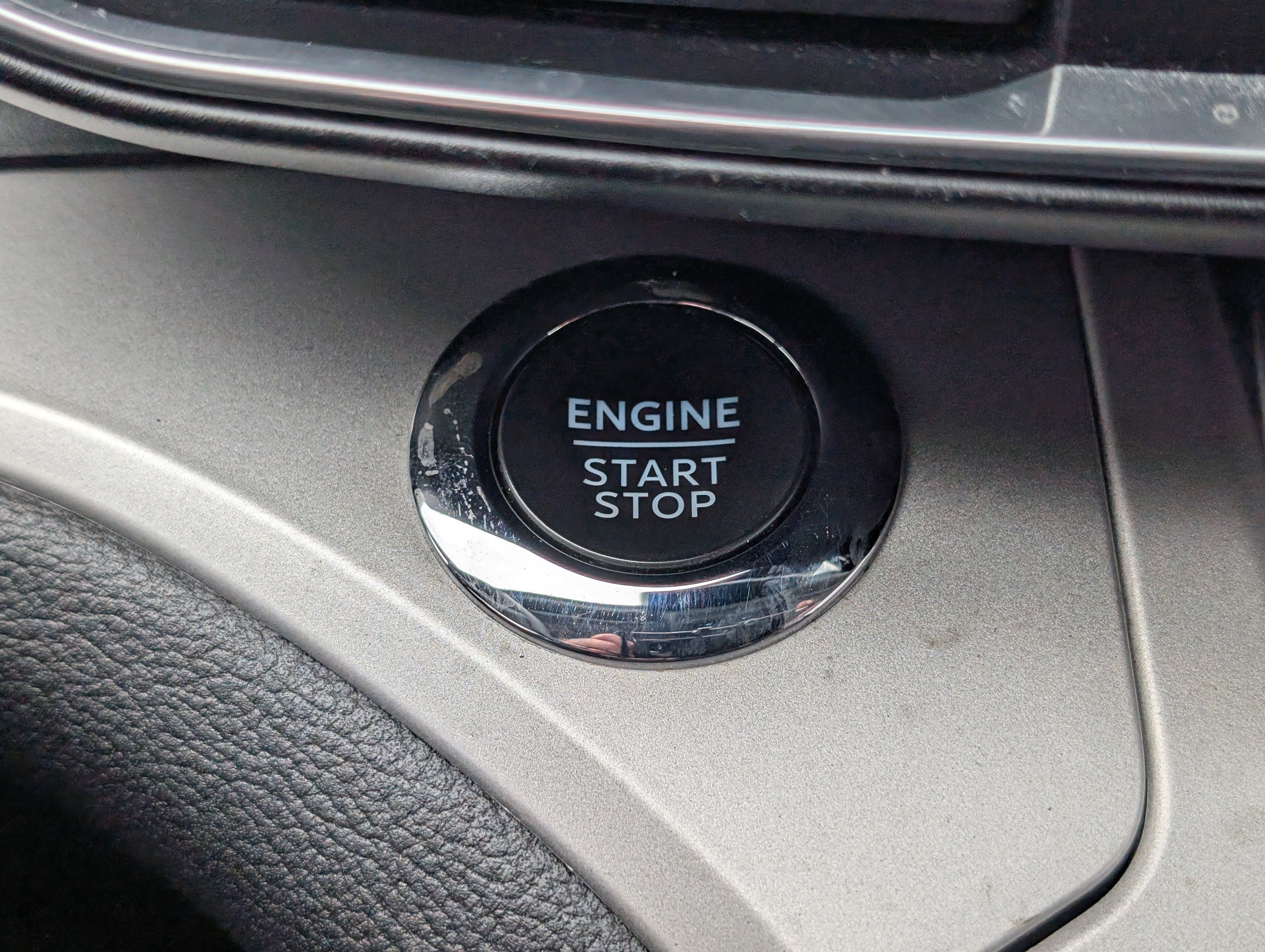 Certified 2022 Ford Explorer XLT w/ Equipment Group 202A image 28