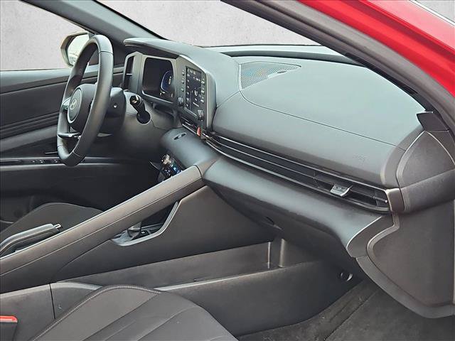 Used 2025 Hyundai Elantra Sport FWD image 17