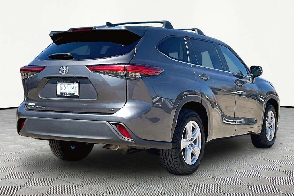 Used 2023 Toyota Highlander LE image 4