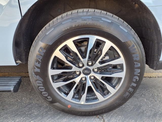 Certified 2025 Ford Expedition Max Platinum image 18