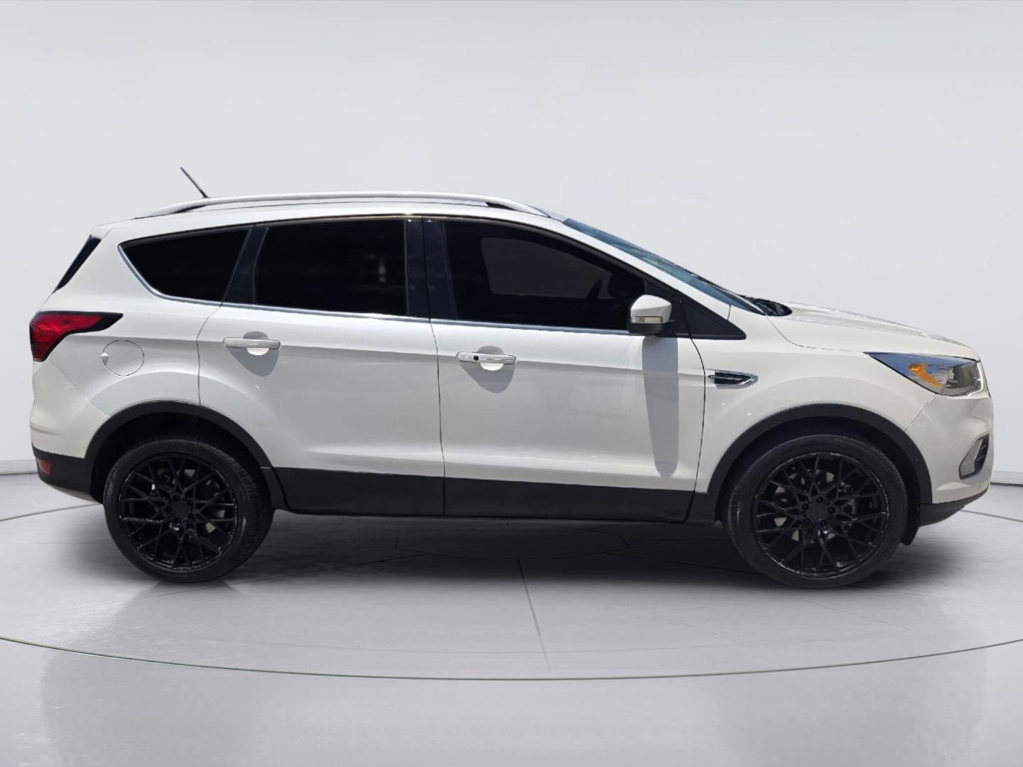 Certified 2019 Ford Escape Titanium w/ U9j03 - Titanium Tow Package AWD/4WD image 4