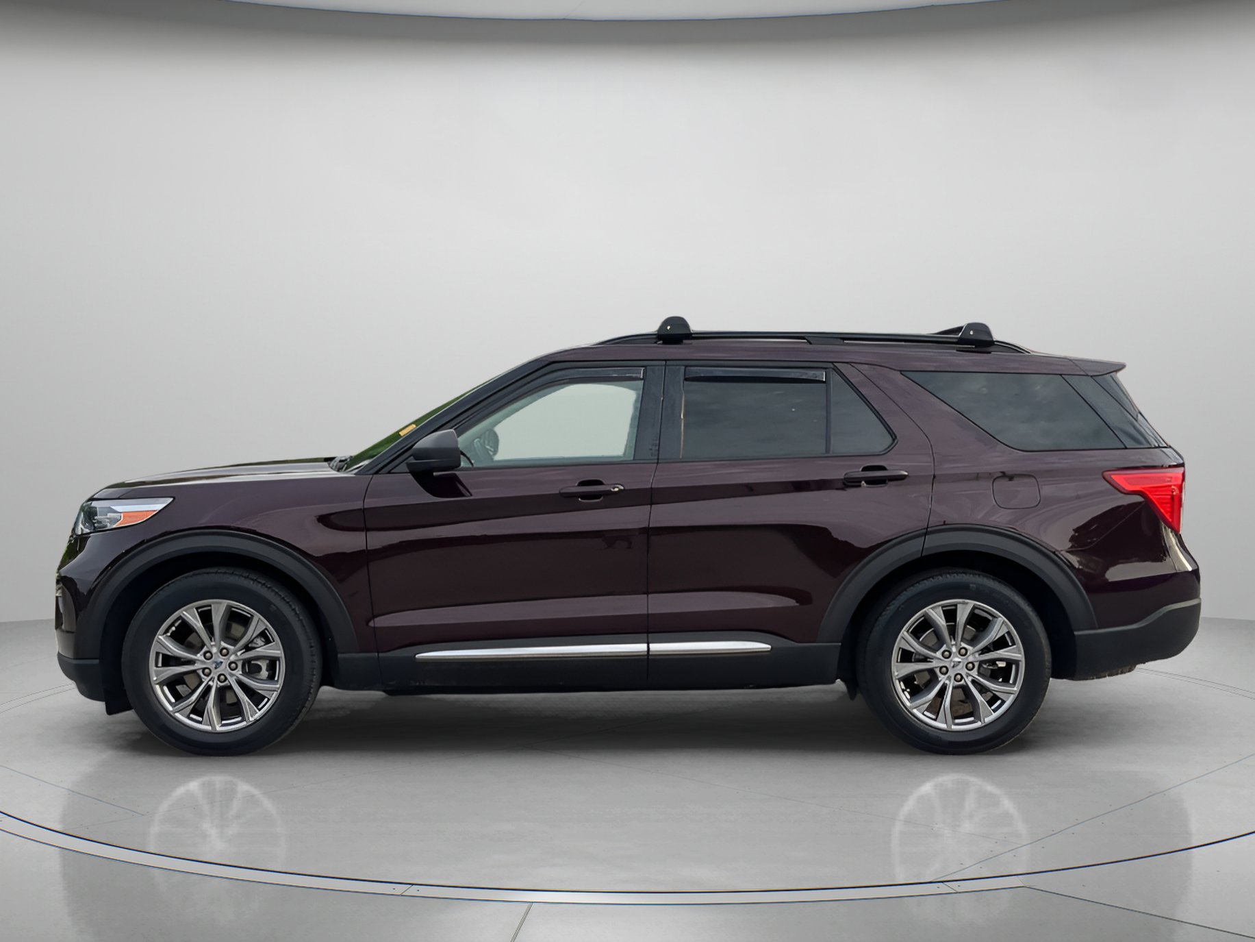 Certified 2022 Ford Explorer XLT w/ Equipment Group 202A RWD image 43