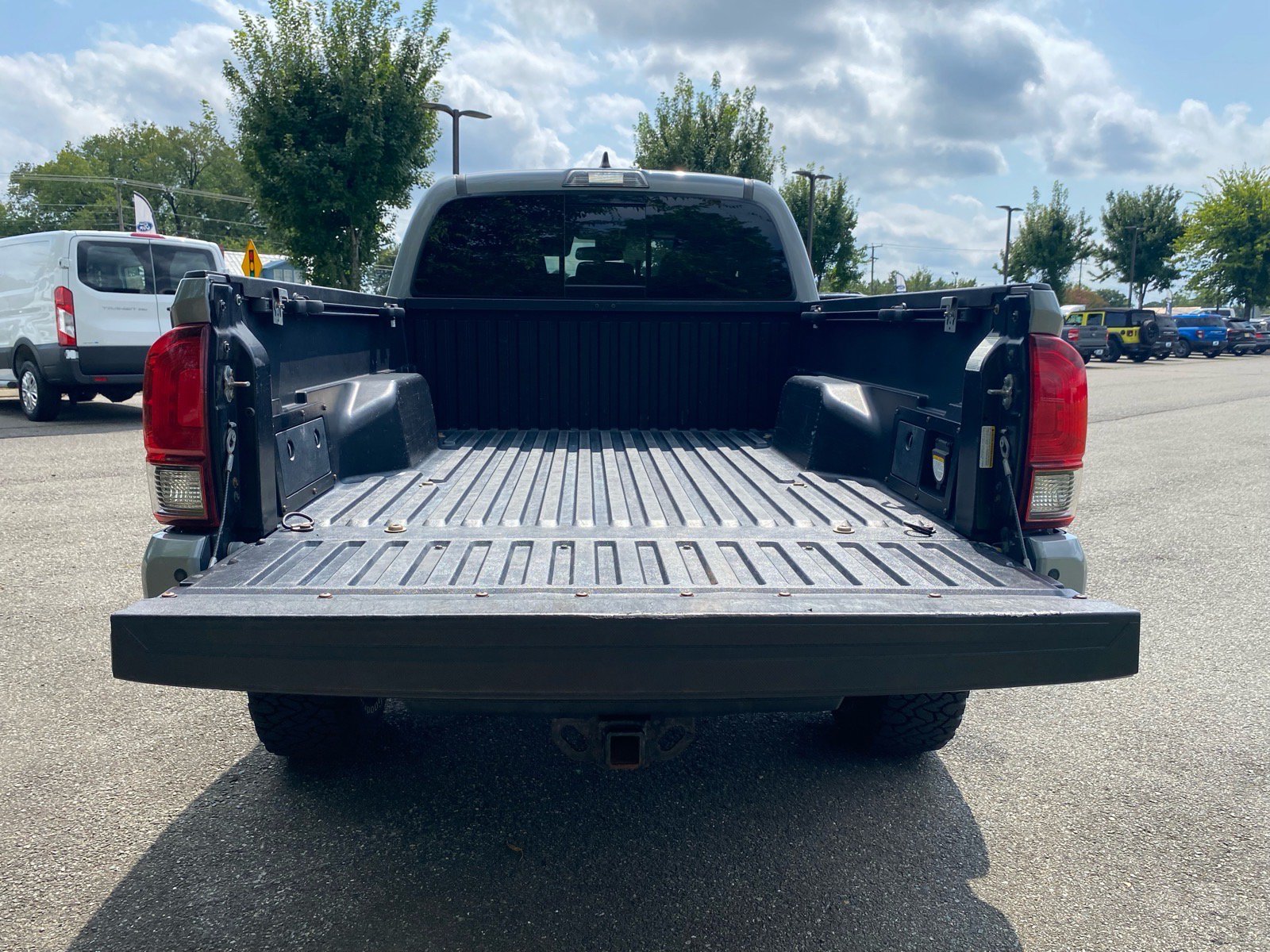 Used 2018 Toyota Tacoma TRD Sport w/ Technology Package AWD/4WD image 6