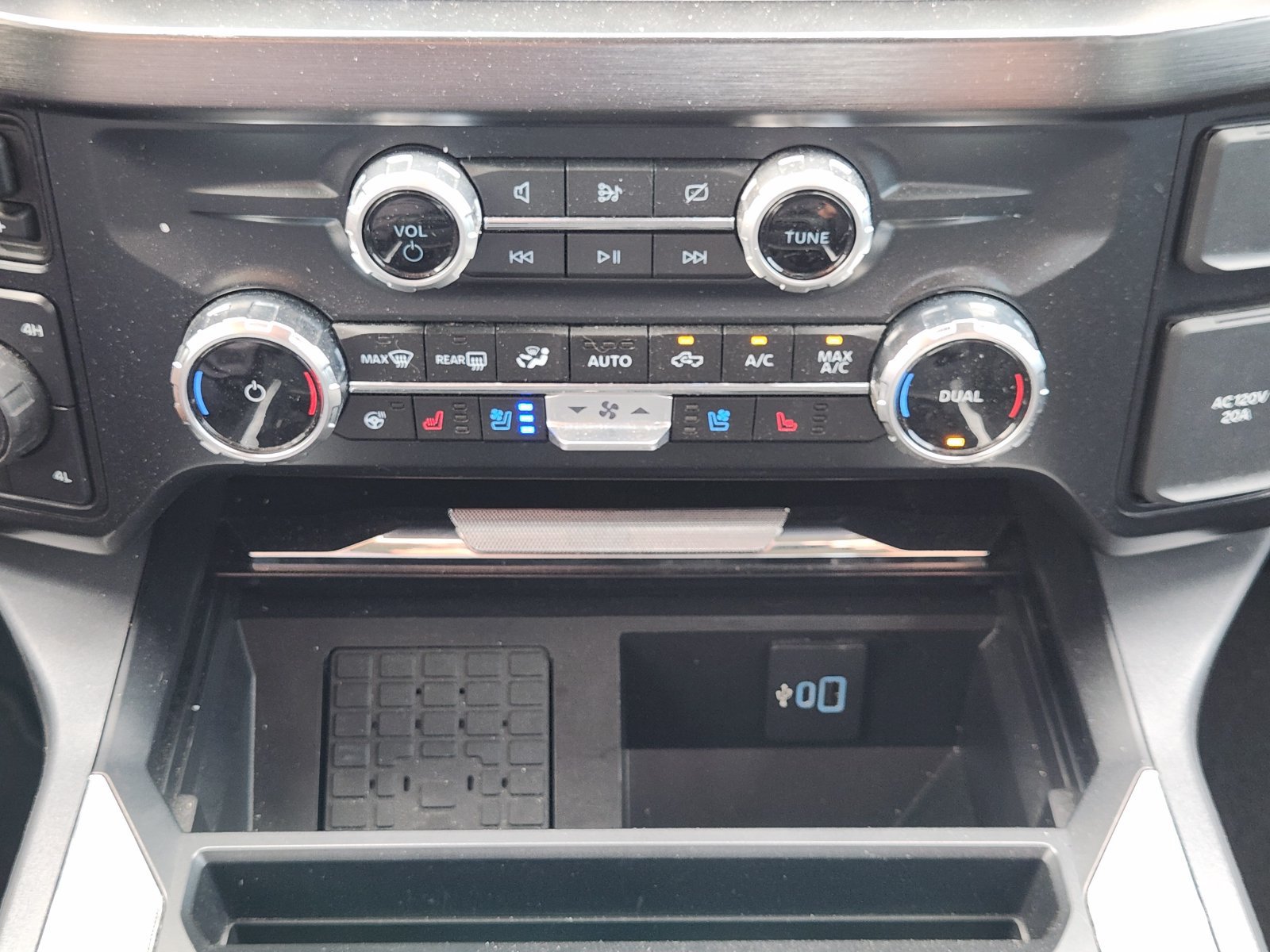 Certified 2024 Ford F250 Lariat w/ Lariat Ultimate Package AWD/4WD image 21
