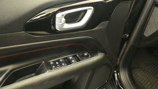 Used 2022 Jeep Compass Trailhawk w/ Trailhawk Convenience Group AWD/4WD image 13