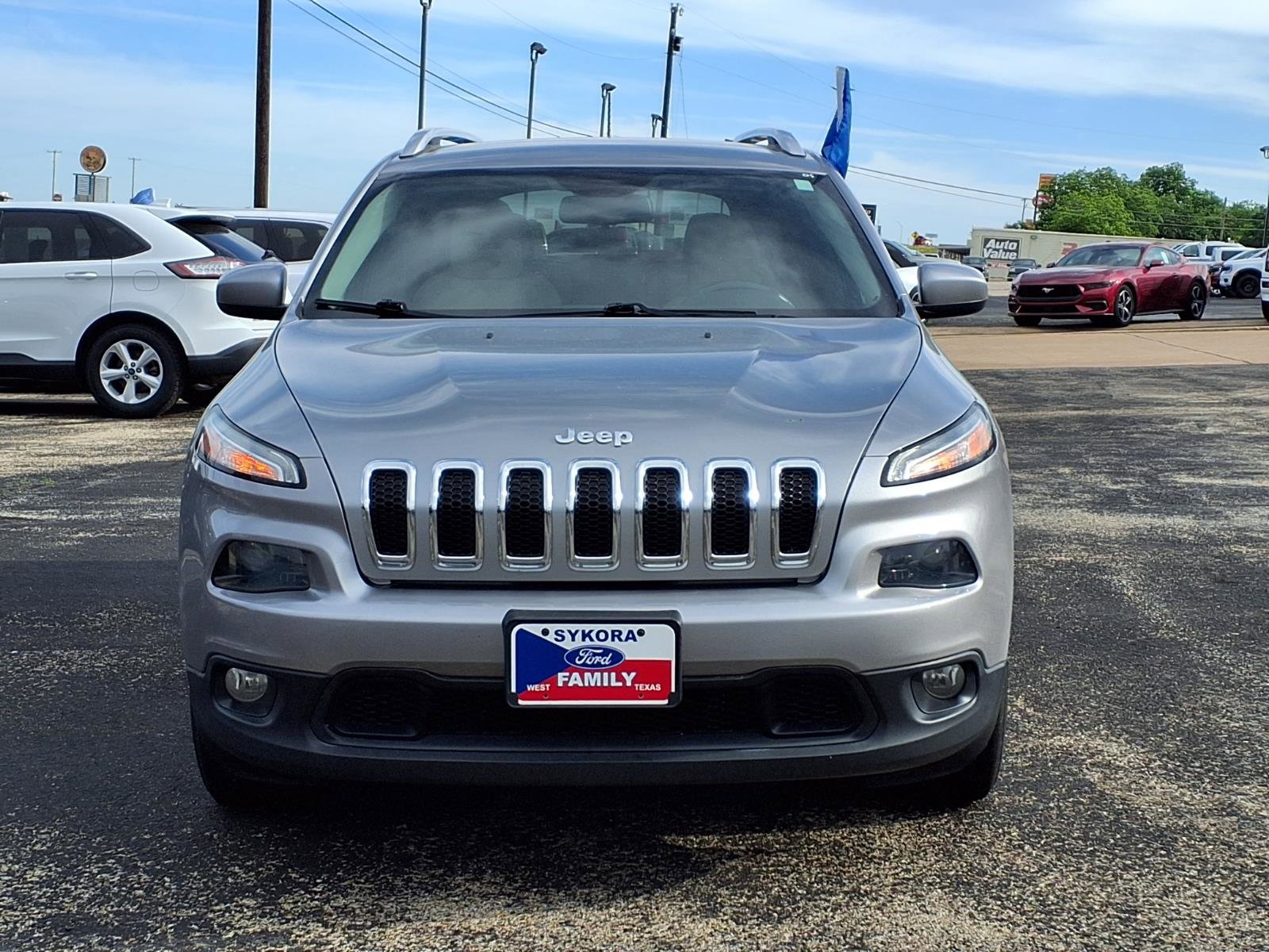 Used 2017 Jeep Cherokee Latitude FWD image 2