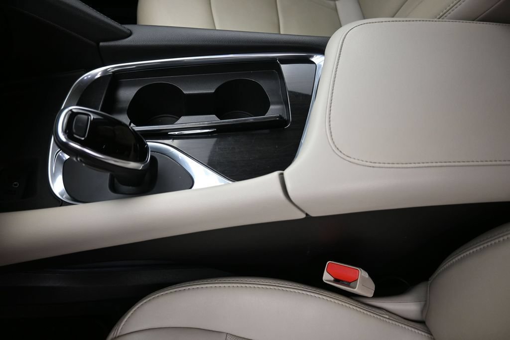 Used 2019 Buick Enclave Essence FWD image 20
