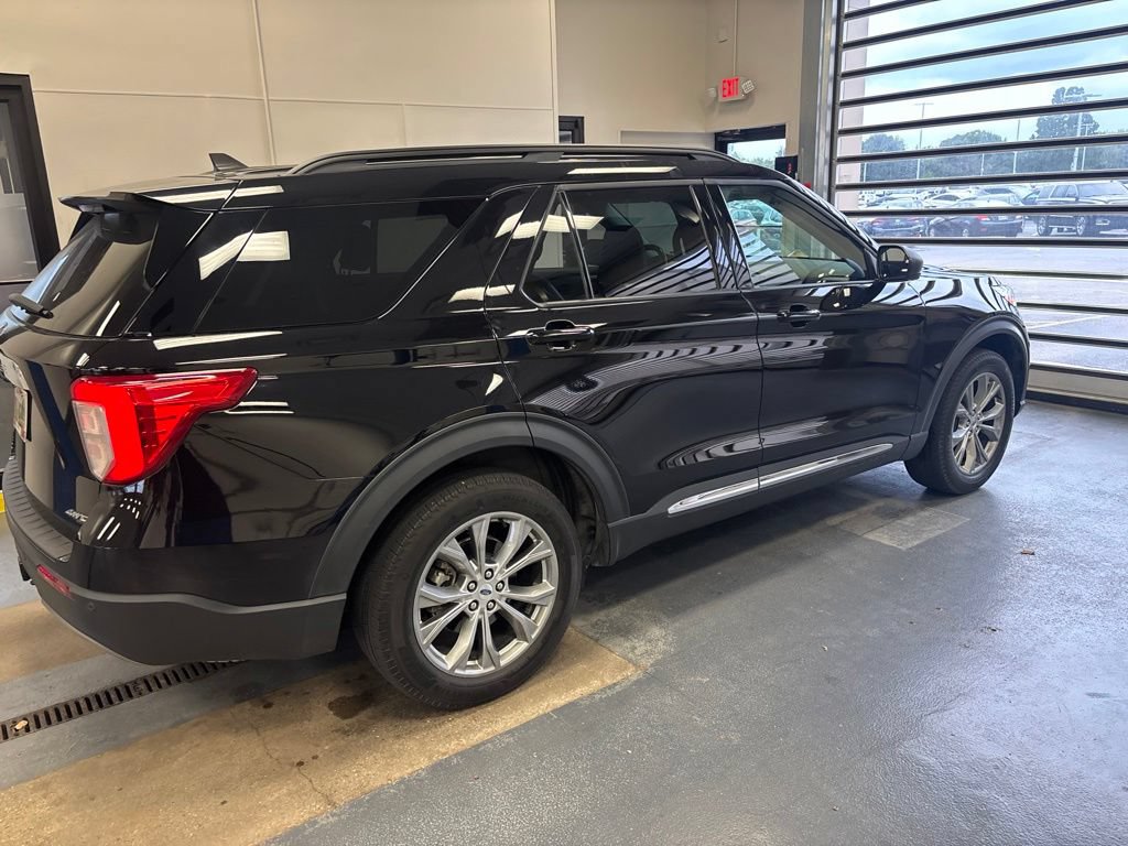 Certified 2023 Ford Explorer XLT w/ Equipment Group 202A AWD/4WD image 7