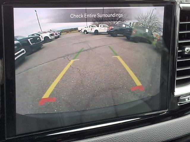 Used 2025 Chrysler Pacifica Select image 18