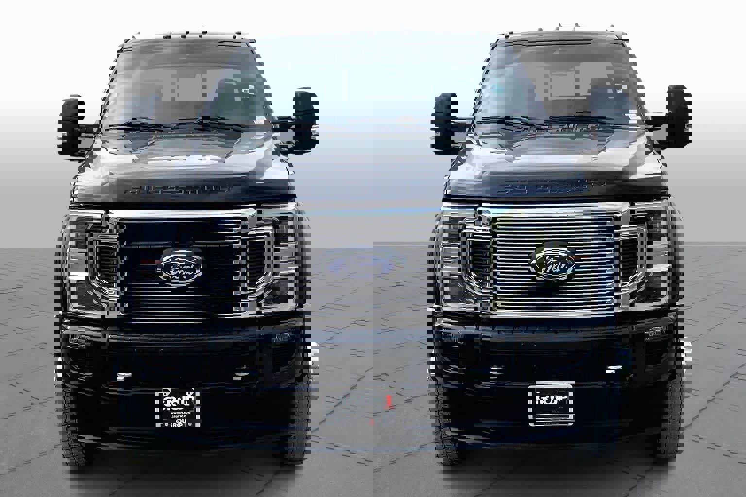 Certified 2022 Ford F450 Platinum w/ FX4 Off-Road Package image 4