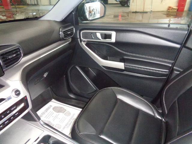 Certified 2022 Ford Explorer XLT w/ Equipment Group 202A image 18
