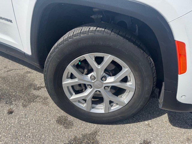 Used 2023 Jeep Grand Cherokee Limited w/ Luxury Tech Group II image 37