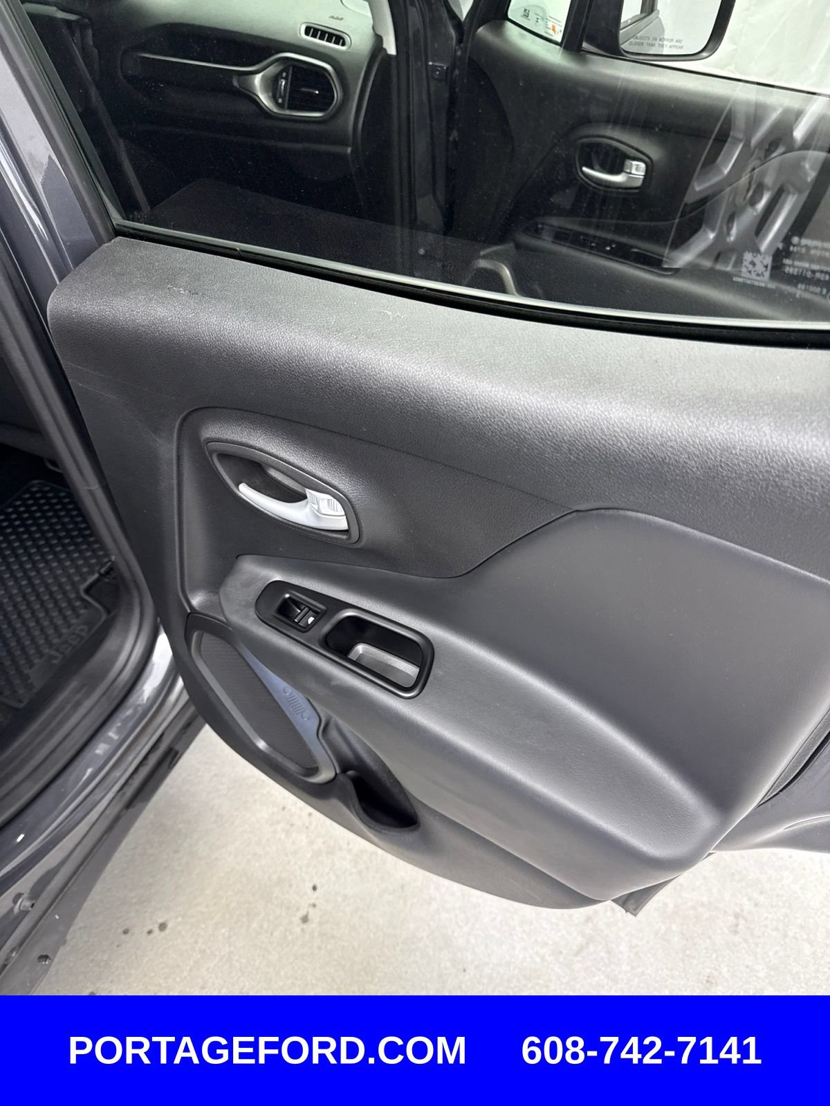 Used 2023 Jeep Renegade Latitude AWD/4WD image 34