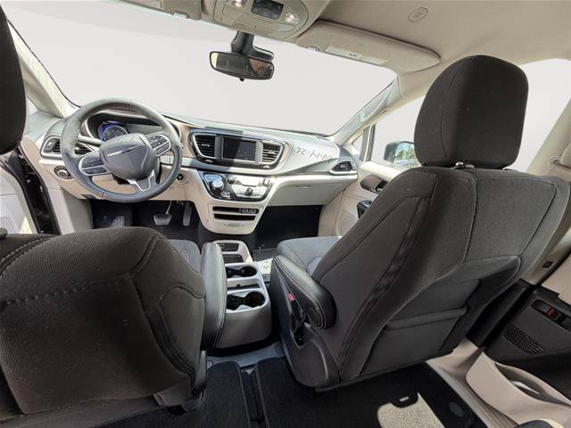 Used 2023 Chrysler Voyager LX FWD image 18