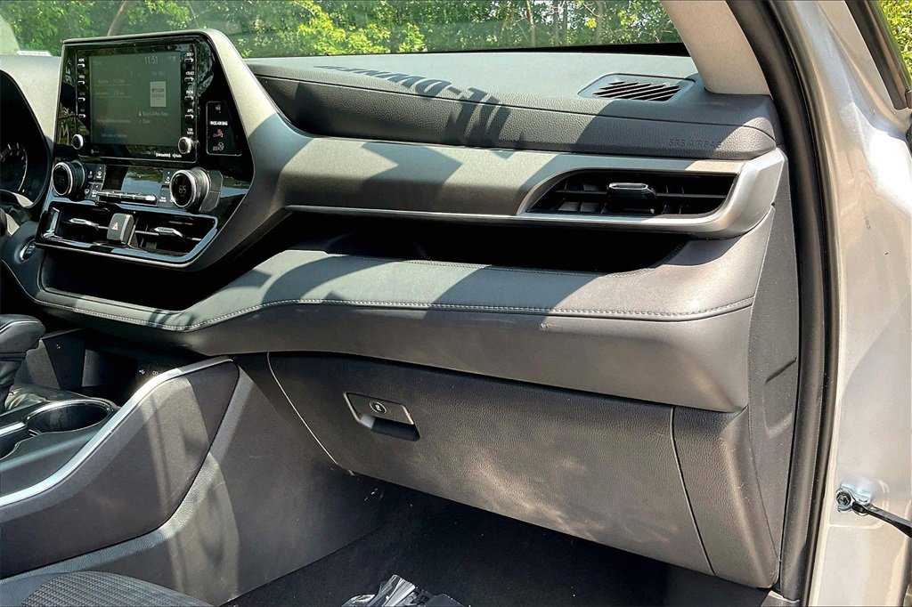 Used 2021 Toyota Highlander LE image 16