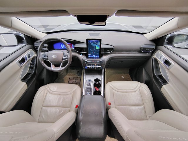 Certified 2020 Ford Explorer Platinum w/ Premium Technology Package AWD/4WD image 2
