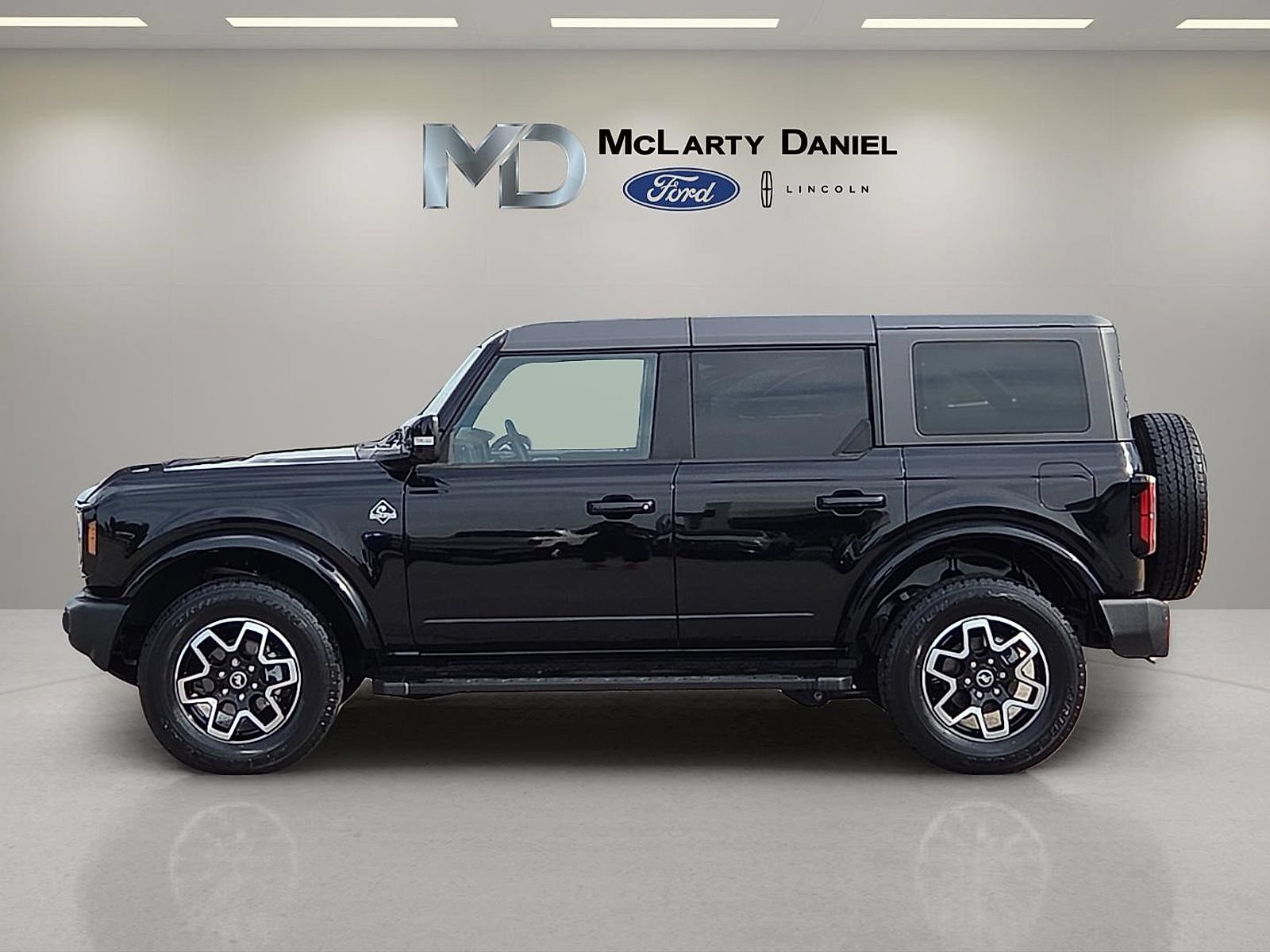 Certified 2024 Ford Bronco Outer Banks AWD/4WD image 3
