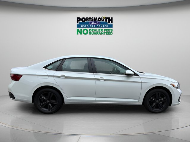 Used 2024 Volkswagen Jetta SE w/ Panoramic Sunroof Package FWD image 6