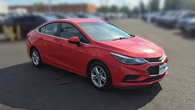 Used 2018 Chevrolet Cruze LT w/ Convenience Package FWD image 3