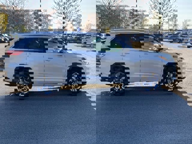 Used 2018 Toyota Highlander Limited image 2