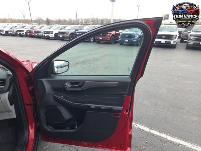 Certified 2023 Ford Escape Active AWD/4WD image 23