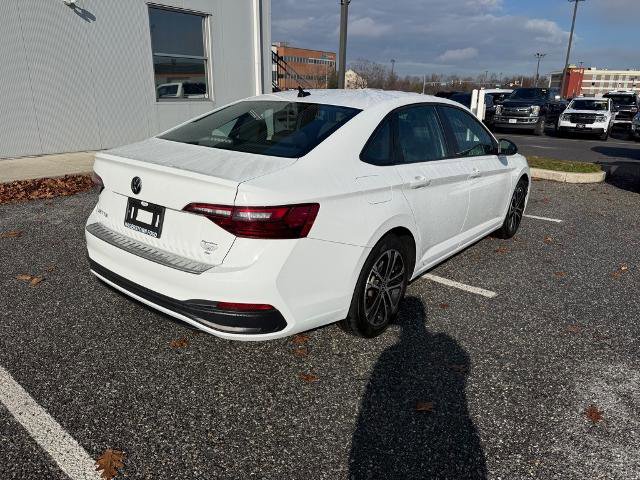 Used 2023 Volkswagen Jetta Sport image 8