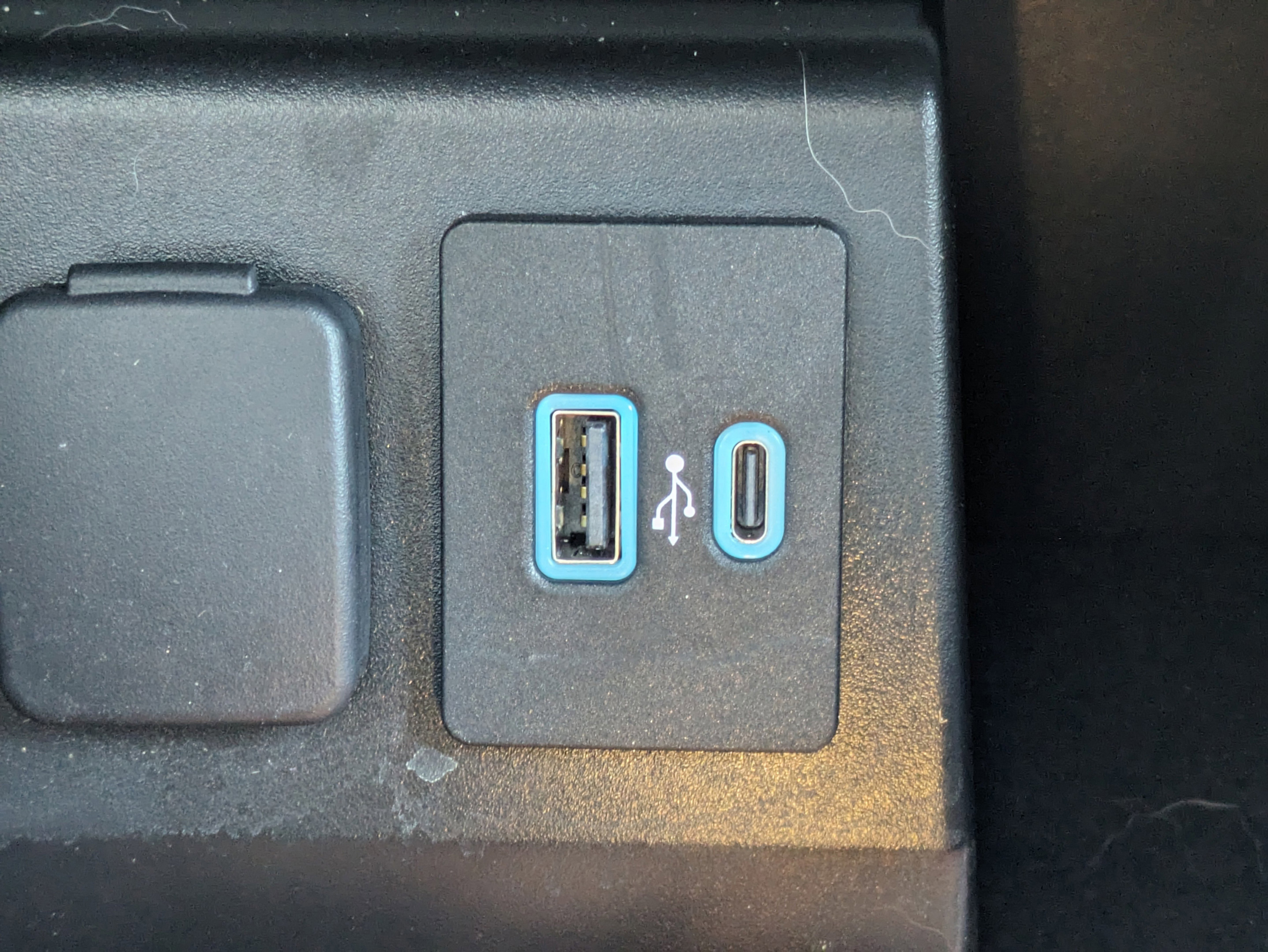 Certified 2021 Ford Explorer XLT w/ Equipment Group 202A image 19