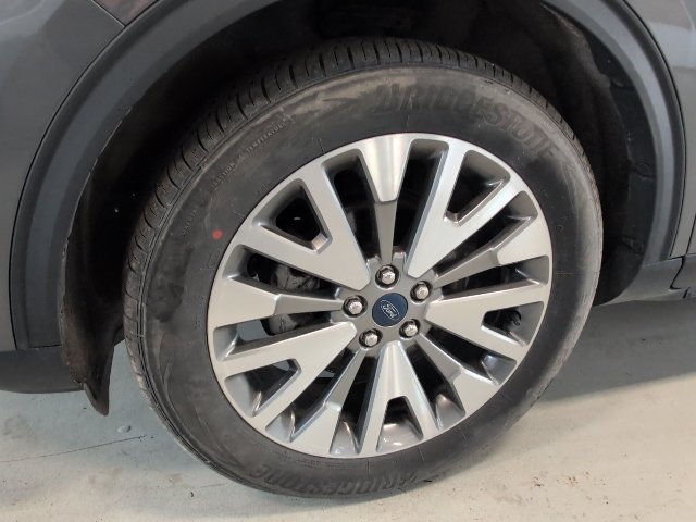 Certified 2022 Ford Escape Titanium AWD/4WD image 9