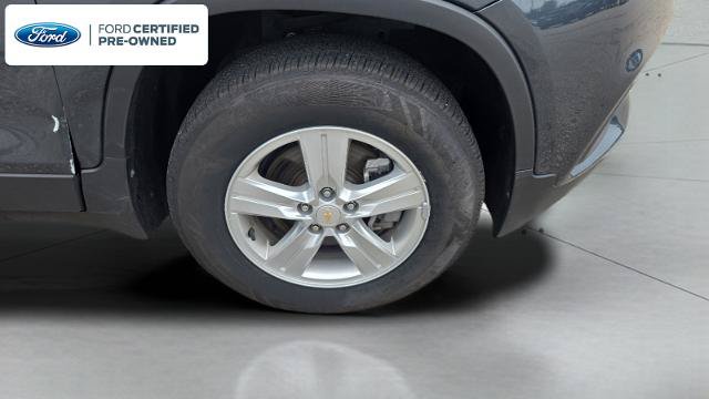 Used 2022 Chevrolet Trax LT w/ LT Convenience Package AWD/4WD image 28