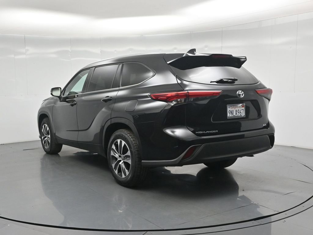 Used 2022 Toyota Highlander XLE FWD image 31