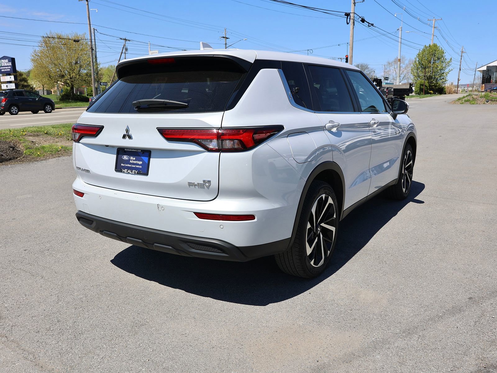 Used 2024 Mitsubishi Outlander 4WD Plug-In Hybrid image 7