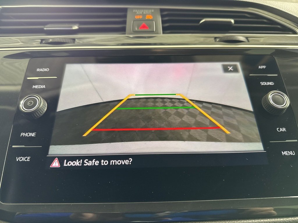 Used 2024 Volkswagen Tiguan SE image 31