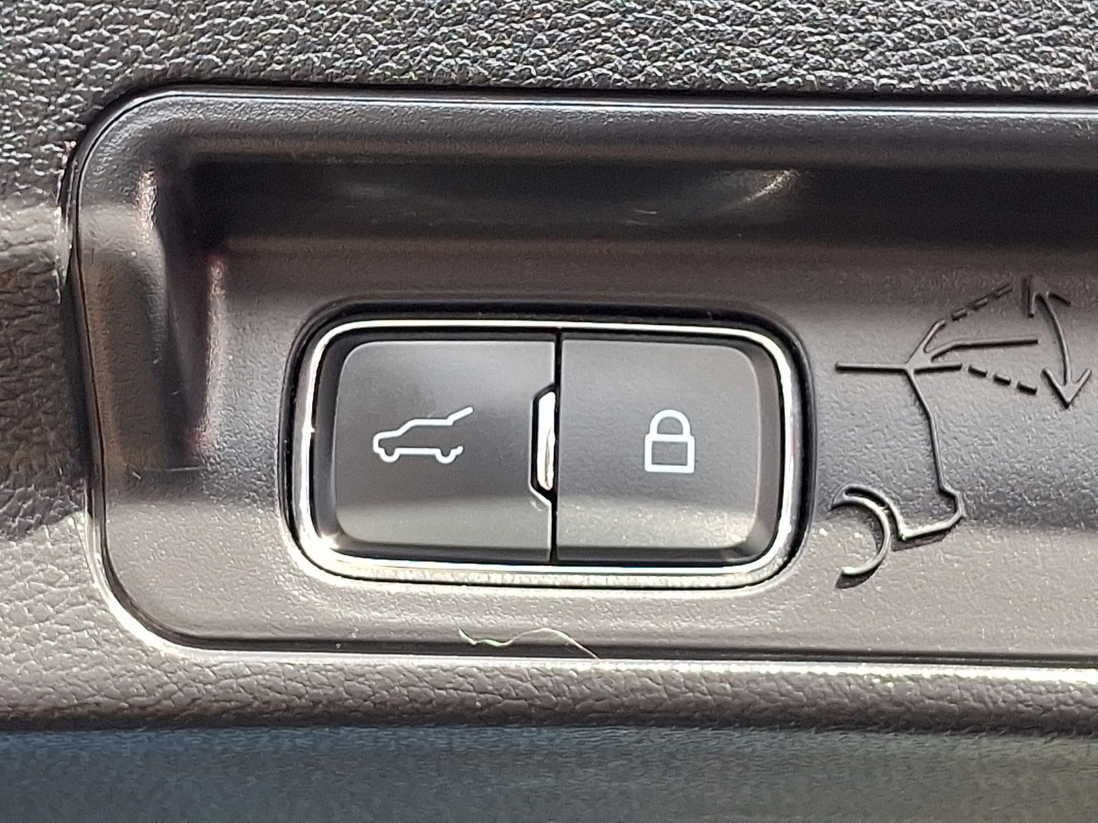 Certified 2025 Ford Explorer ST image 28