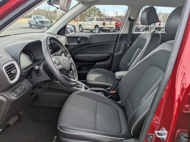 Used 2025 Hyundai Venue Limited FWD image 15