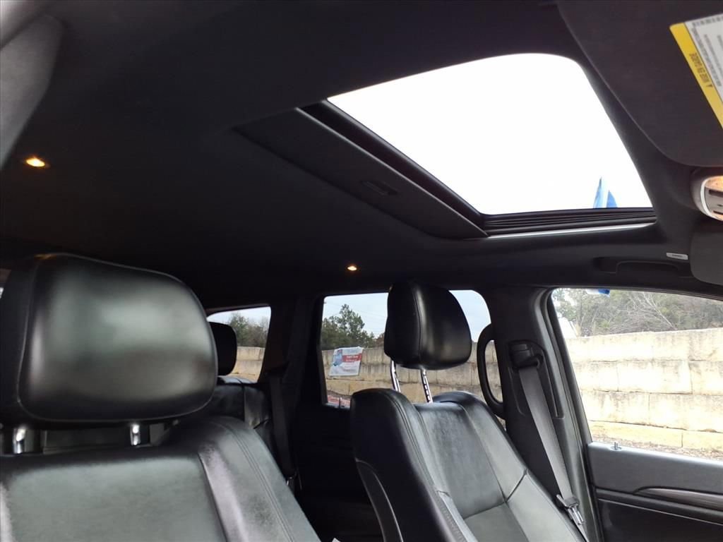 Used 2022 Jeep Grand Cherokee Laredo X image 8