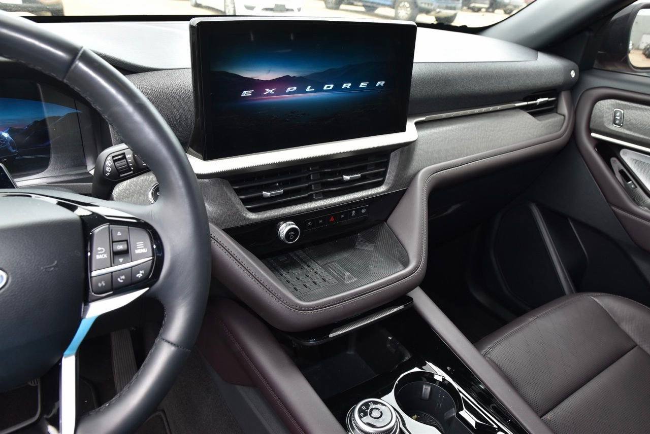 Certified 2025 Ford Explorer Platinum image 9