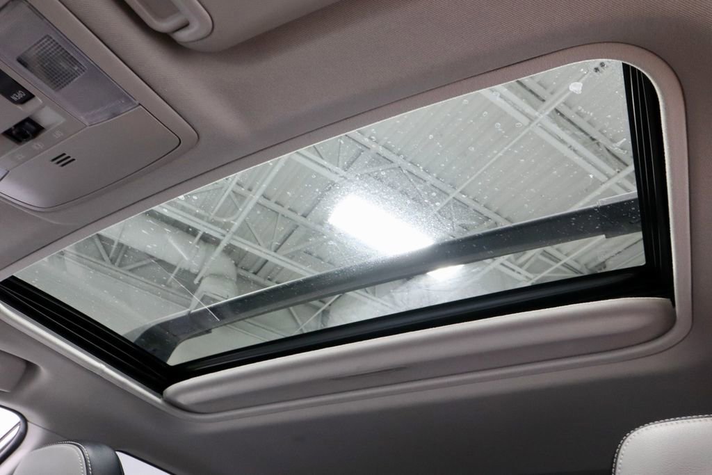 Used 2018 Toyota RAV4 Limited AWD/4WD image 32