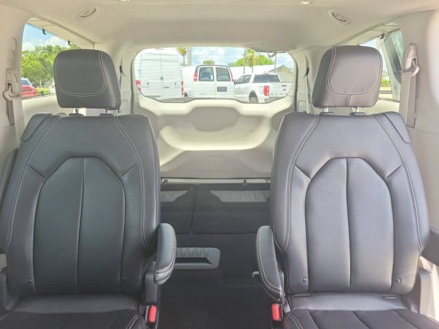 Used 2022 Chrysler Pacifica Touring-L AWD/4WD image 18