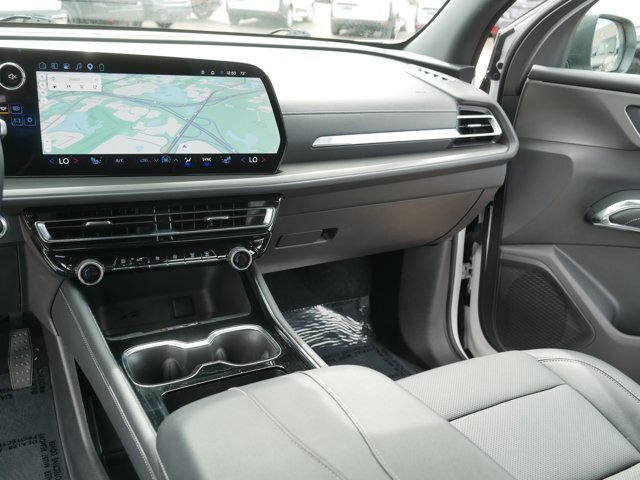 Used 2026 Chevrolet Traverse LT AWD/4WD image 24