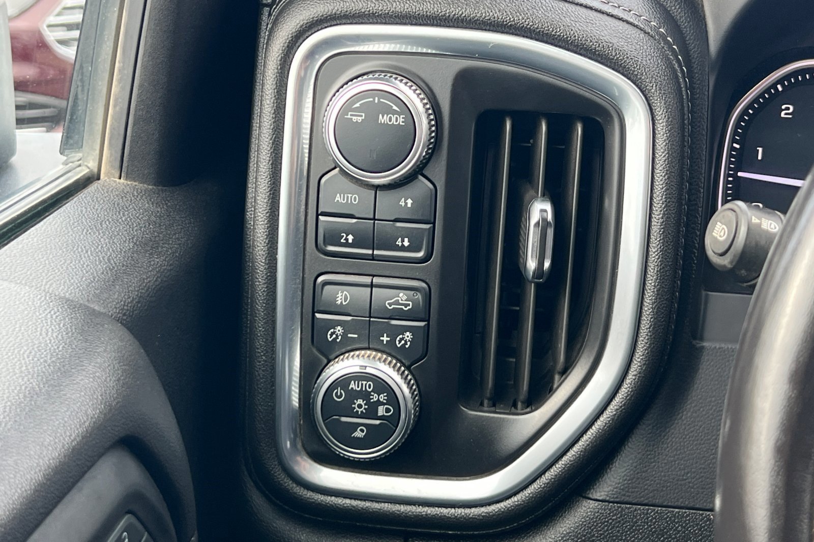 Used 2021 GMC Sierra 2500 SLT w/ SLT Preferred Package image 31