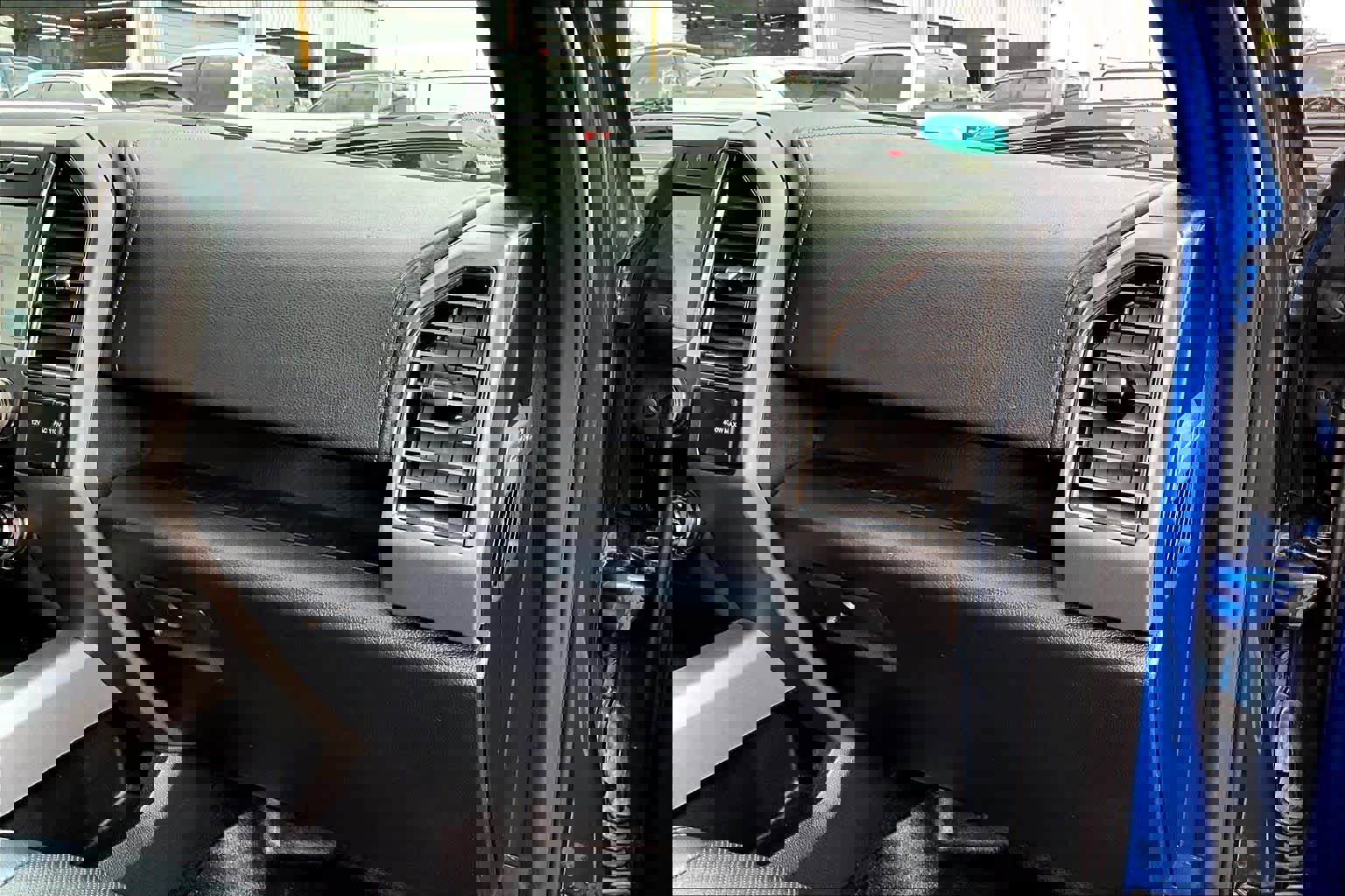 Certified 2018 Ford F150 Raptor w/ Equipment Group 802A Luxury image 21